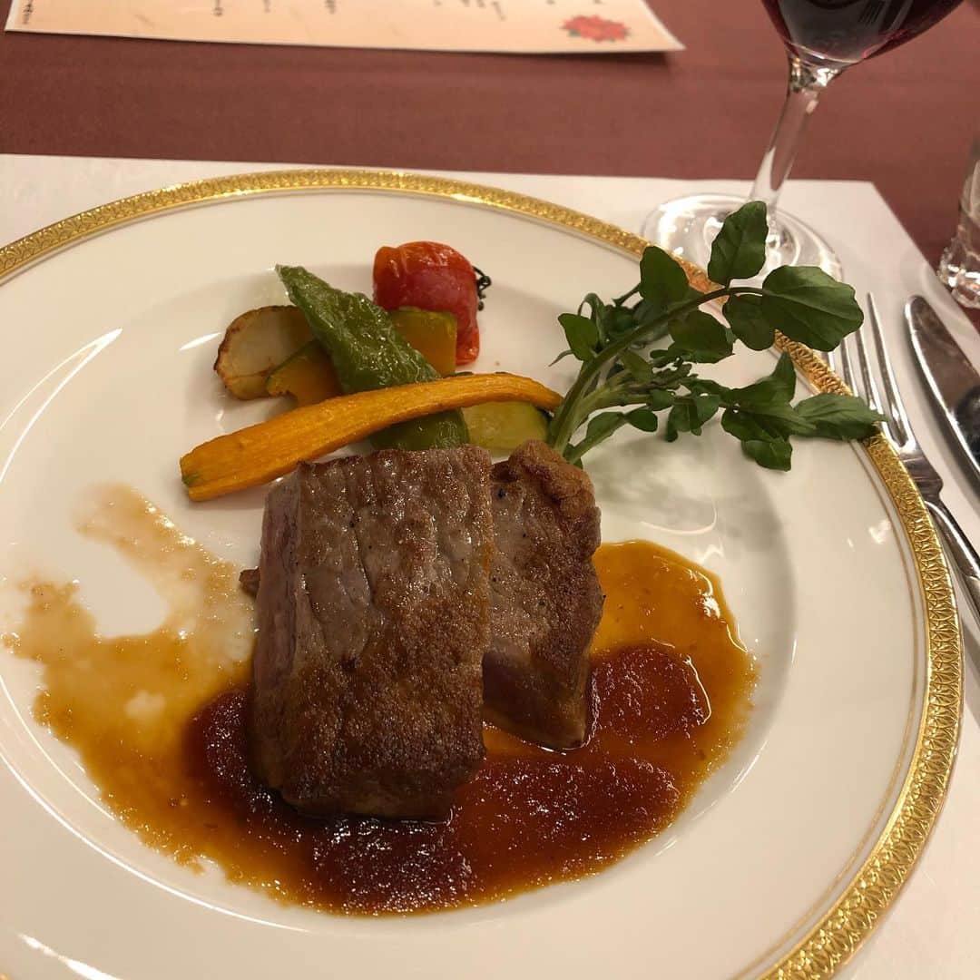 古田ちさこさんのインスタグラム写真 - (古田ちさこInstagram)「♨️🏨🐻﻿ ﻿ とあるおでかけ情報サイトのロケで🤎﻿ ﻿ こやっちゃん @yurikoyatsu と秩父旅🚃﻿ ﻿ 秩父の美味しいものをたくさん呑んで食べてと私たちにぴったりな旅程すぎて、仕事を忘れそうになるほど存分に楽しんできました👭🎊﻿ ﻿ 巡る先々の施設の皆さまが本当に暖かく愛に溢れている方々ばかりですっかり秩父の虜になって帰る頃には名残惜しかった🥲﻿ ﻿ クリスマス頃に公開されるそうなのでまたお知らせさせてください📢✨﻿ ﻿ #秩父#秩父乾杯共和国  #ちちぶ乾杯共和国#秩父観光  #秩父グルメ#埼玉県#秩父市  #女子旅#女子旅行#girlstrip #japan_of_insta#japantravel  #旅#旅行#ポテくまくん」12月12日 18時06分 - chisakofuruta