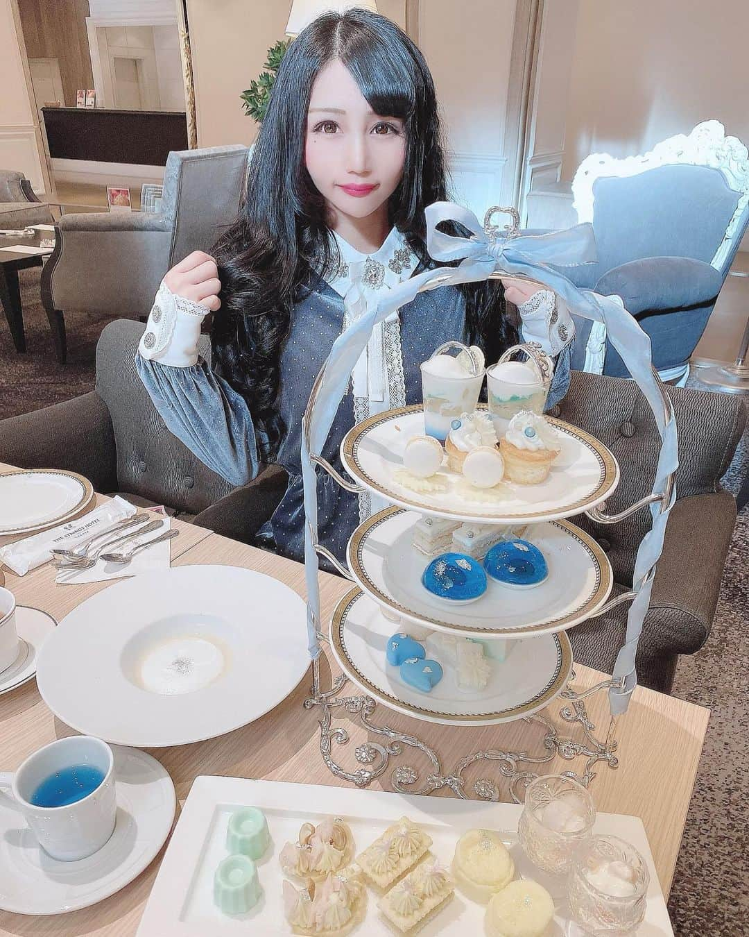 向日葵めいのインスタグラム：「#❄️#👸#🎀#🍰#👗#💙  かわいかった♡♡  スノープリンセスアフタヌーンティー〜雪の王女〜  #ストリングスホテル八事#名古屋アフタヌーンティー#スノープリンセスアフタヌーンティー#すわんきす#swankiss」