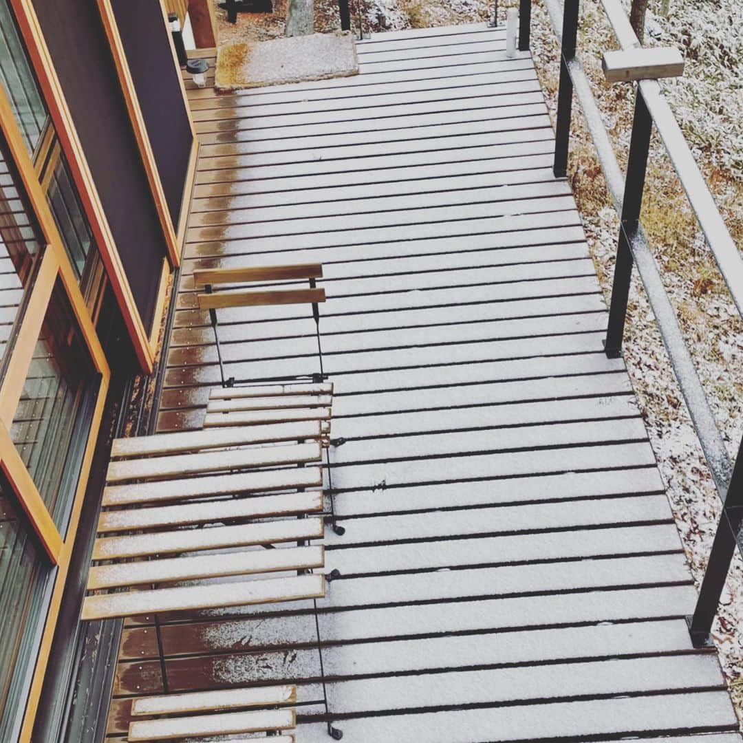 高橋幸宏さんのインスタグラム写真 - (高橋幸宏Instagram)「数日前の朝、雪からの青空のコラボレーション #snw  #bluesky」12月12日 18時14分 - room66_yukihiro