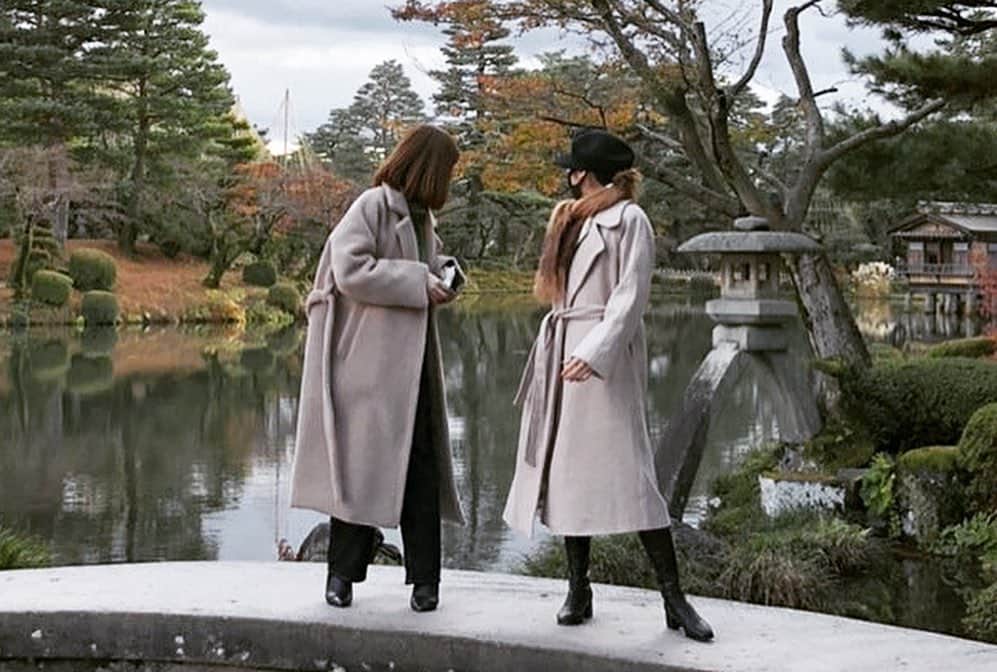 佐藤あずみさんのインスタグラム写真 - (佐藤あずみInstagram)「水鏡が幻想的。  嘘のようで本当の風景！ すごく綺麗でした兼六園！  #watermirror #travel #japan #japantravel #kanazawa #japanesefood #japanesegirl #金沢 #金沢旅行 #女子旅 #兼六園 #水鏡 #幻想的」12月12日 18時19分 - azumisato0330