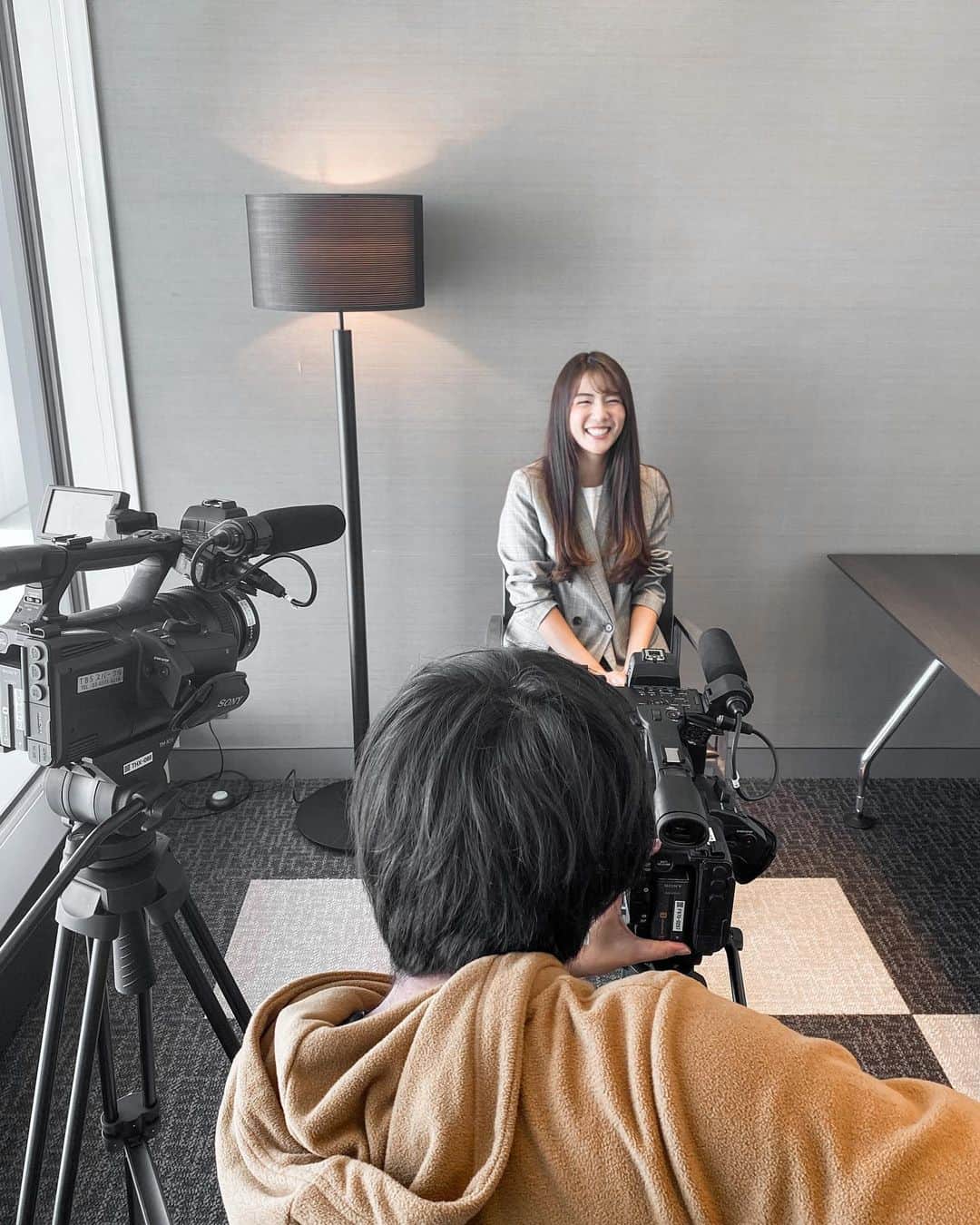 淡輪優希のインスタグラム：「伝えることの難しさ、言葉の大切さを日々実感/勉強です🤔💭 今までインタビューをする事が多かったけど、答えることがこんなに難しいことだったなんて気がつかなった。同じ言葉でも受け取り方は三者三様。できる限り自分の意図通りに伝わるように気をつけて言葉選びをするけれど、それでも100％は伝わらないこともある、口では伝わっていても文字に起こすとまた書き手によって色が変わったり、見る人によって見え方もまったく違ったり。言葉の難しさはまだまだ学ぶことがたくさん。奥が深いですなぁ。 . でもやはり私は伝える事が好きで、何かの魅力を伝えている時が一番楽しい気がするので、これからも、自己満でもいいから、自分の発信できる事を、大切に、伝えていこうと思いました。  …と言いつつ #ほぼ独り言 #日記 笑」