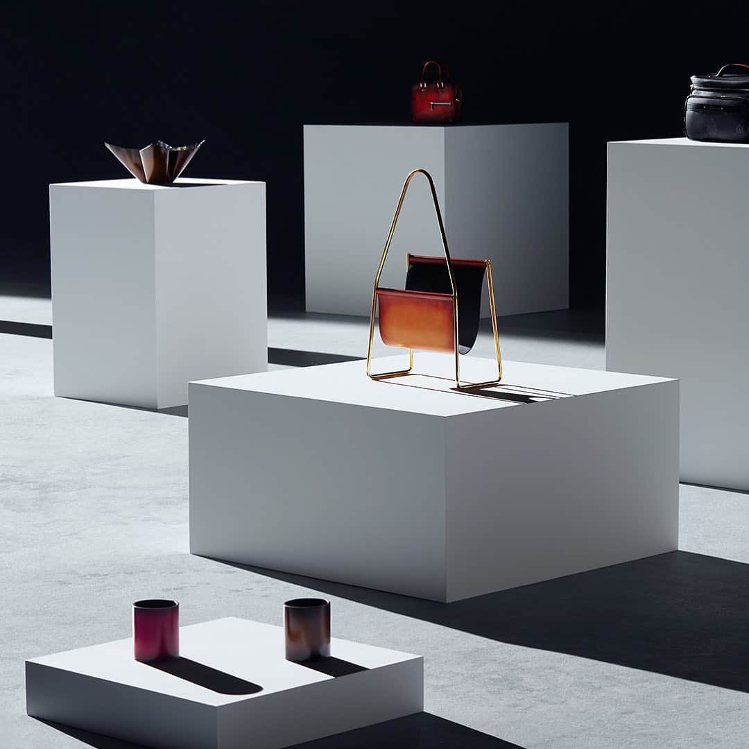 ベルルッティのインスタグラム：「- THE #BERLUTI VIBRANT HOLIDAYS BY @kris_van_assche -    This year, Berluti celebrates the end-of-year holidays with the new Home & Office Objects Collection and a selection of emblematics including the new SIGNATURE canvas collection with a colourful patina twist.   For the new Home & Office Objects Collection, Berluti has teamed up with a select group of highly respected European makers, including Werkstätte Carl Auböck, Bottega Ghianda, San Lorenzo Silversmiths and Simon Hasan, commissioning Berluti editions of iconic historic designs by Gae Aulenti, Afra and Tobia Scarpa, Carl Auböck II and III and new work by Simon Hasan, dating from every decade between the 1950’s and 2000’s.   Both functional and statement-worthy, the selection of emblematics highlights the Un Jour Gulliver, the Toujours tote bag, and the new SIGNATURE canvas collection which includes the Séjour card holder, the Explorer backpack and the Nino clutch to name a few.   For the occasion, the Venezia leather takes on a bold, joyful twist with an array of new patinas. Originally created last year especially to restore the upholstery of Pierre Jeanneret’s furniture pieces- and inspired by the rich colours found in the architecture, landscape and foliage of the north Indian city of Chandigarh -, these vibrant new colours include Utopia blue, Acqua blue, Nespola orange, Sunset purple, Rose Garden pink, Simal red and Grass green. Hand-applied to the Venezia leather and Venezia leather details of the SIGNATURE canvas accessories, they enhance every piece with a unique depth of colour.   Available In-Store and on the E-Shop.   Our Stores in France are now open and our teams will be delighted to welcome you.」