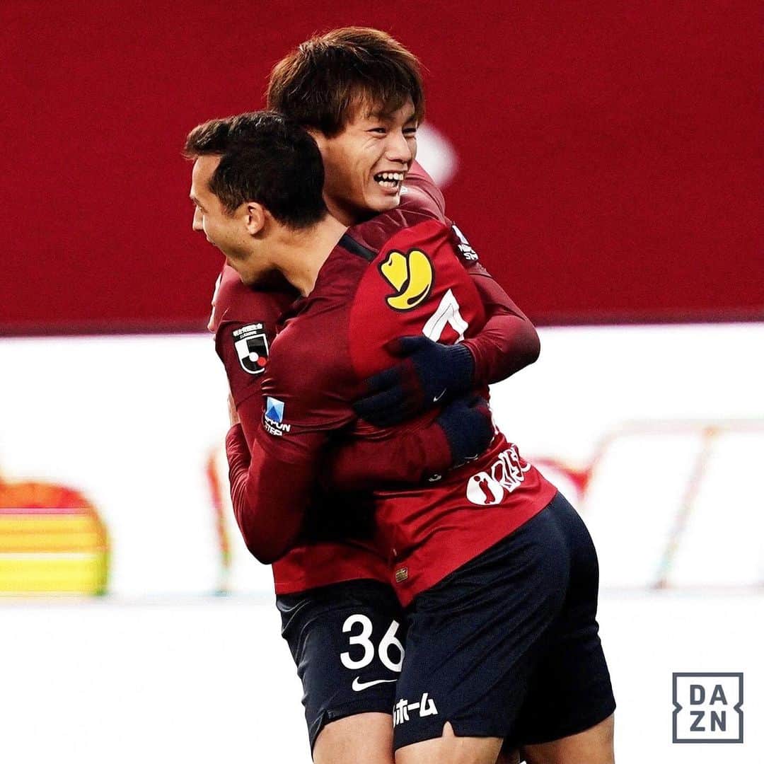 のインスタグラム：「. ／ #上田綺世 が前半だけで2ゴール⚽️⚽️ 今季二桁得点を達成‼️ ＼ 前半4分、#エヴェラウド のシュートのこぼれ球を上田が押し込んで先制に成功。 12分にはカウンターから #ファンアラーノ が絶妙スルーパスを出し、抜け出した上田がGKとの1対1を落ち着いてかわしゴールに流し込み、この日2得点目となる追加点をGET!! 上田はこの追加点で、今季10得点目を記録。 . 前半のうちに2ゴールを奪った鹿島が2-0で勝利を飾った。 . 🏆明治安田生命J1第32節 🆚鹿島×清水 📺#DAZN で見逃し配信中 . @kashima.antlers #antlers #football #soccer #jleague #j1 #jリーグ #おうちでDAZN観戦」