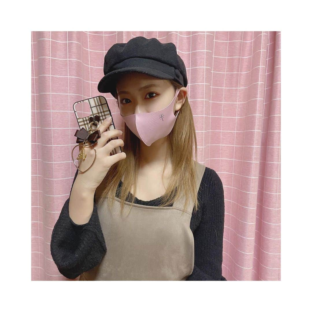 森田彩花さんのインスタグラム写真 - (森田彩花Instagram)「📱📞♡ ．  携帯も変えてiPhoneケースも変えた🤳🏼❤️ んで自撮りお久しぶりっっ😟😟 ． 彩花にしたら可愛めのiPhoneケース🤫♡ CHRISTMASSALE  開催中!!MAX50%OFF 今日の19:00〜 12/20  23:59 までだってさ〜🥸✌️  詳しくは→ @alamain2018   #iphone12pro #alamain#アラメイン#iPhoneケース #iPhonecase #ハンドメイド #ハンドメイド作品 #ハンドメイド作家 #ハンドメイド雑貨#プチプラ#ファッション#クリスマス#プレゼント #コメよろ #いいねよろ」12月12日 19時00分 - ayaka_morita0529