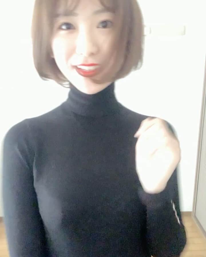 藤原万由子のインスタグラム：「. ずっと前から大好きな曲。 下手でも楽しければいい精神です🥳 . .  #feelspecial #twice #dance #ダンス」