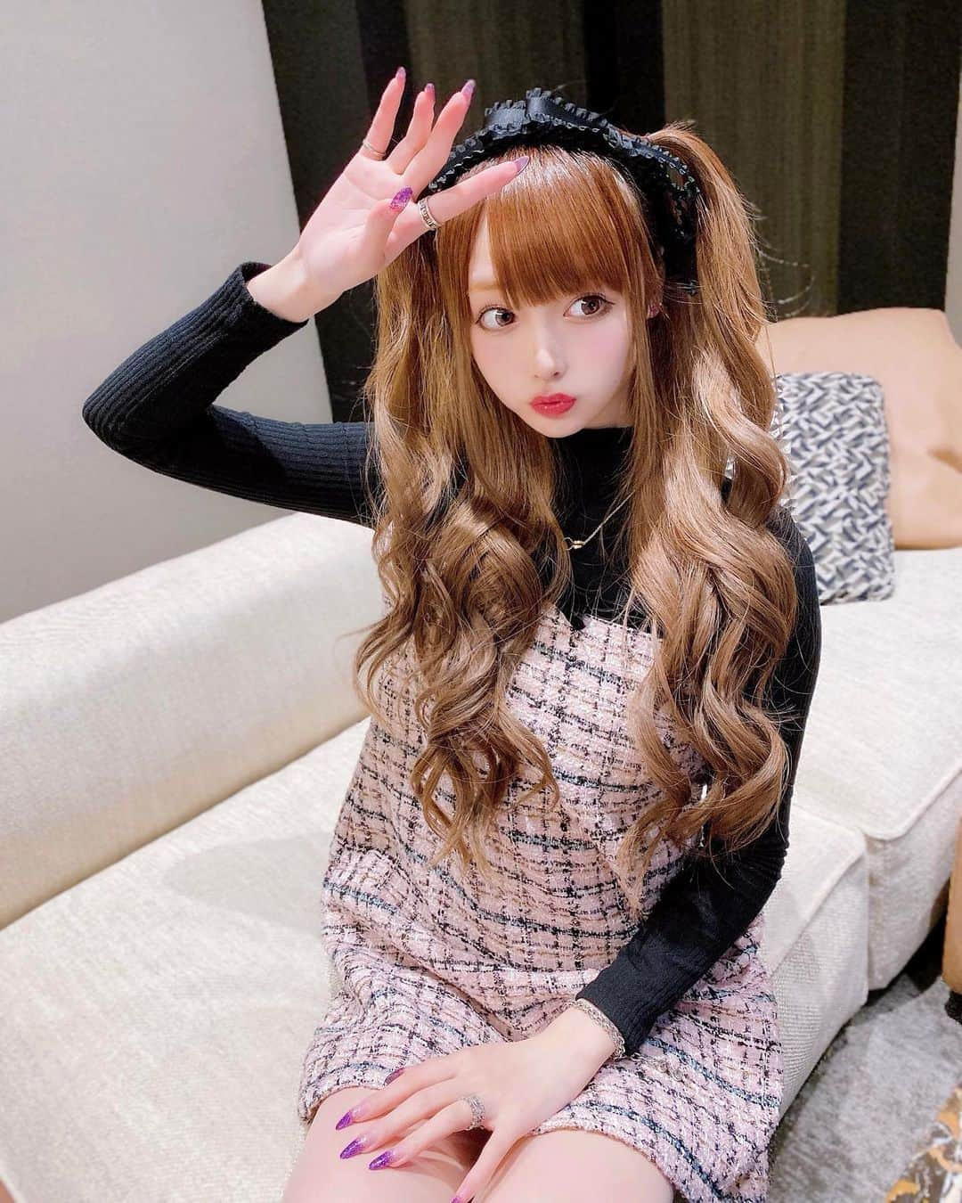 あかりさんのインスタグラム写真 - (あかりInstagram)「ピンクツイードが 超絶かわいーワンピ💗🖤💗 @primavely_official  のだよぉ🎀  ママンにとってもらったぁ📸💕💕」12月12日 18時56分 - akachamxx