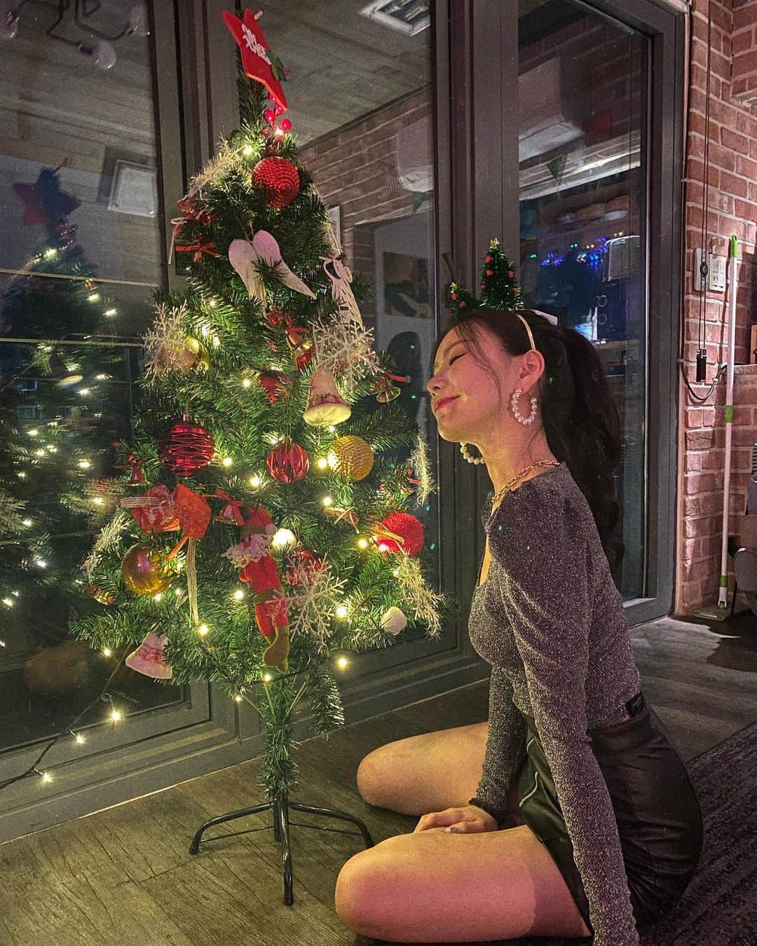 NIDAさんのインスタグラム写真 - (NIDAInstagram)「✨❤️💚이번 크리스마스는 작업실에서❤️💚✨」12月12日 18時56分 - nida_hyunha