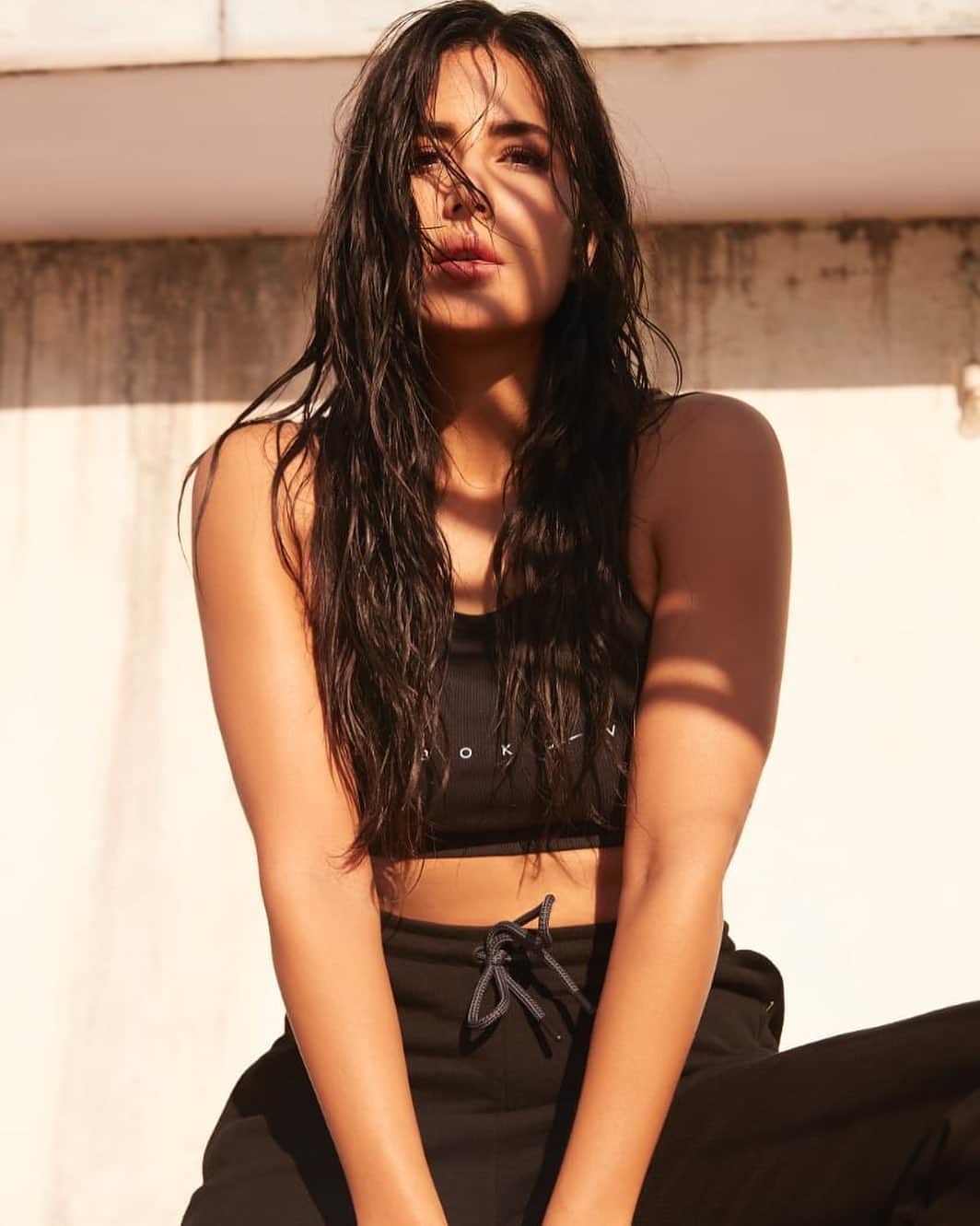 カトリーナ・カイフのインスタグラム：「The new stay at home showstoppers , having some fun with the ReebokXVictoriaBeckham collection. 🏃🏻‍♀️👚 get yours on shop4reebok.com #SportTheUnexpected 💋」