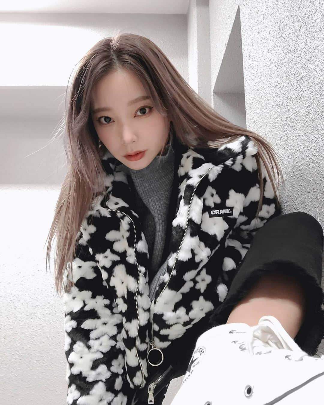 のインスタグラム：「🤍🖤🤍🖤」