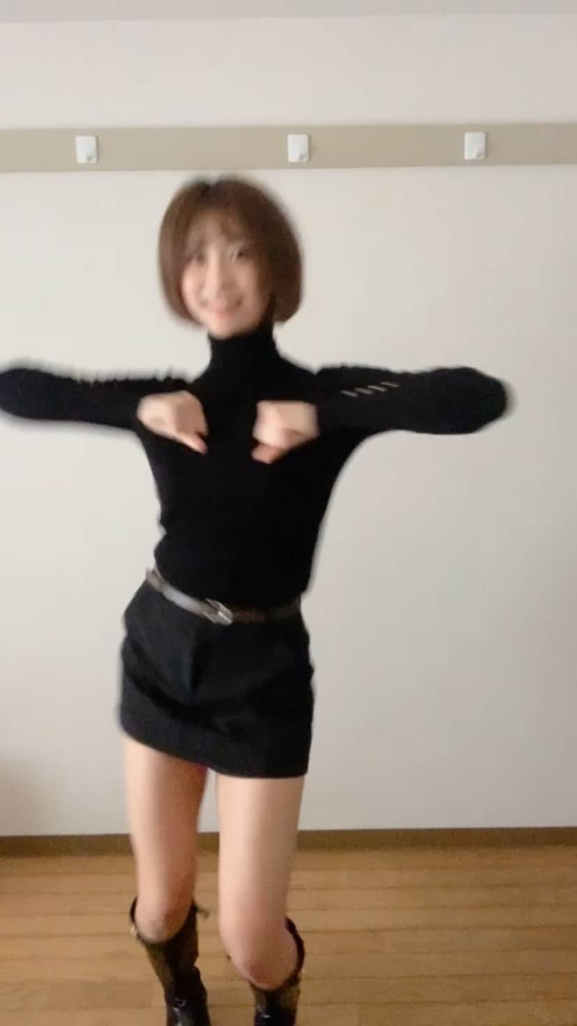 藤原万由子のインスタグラム：「初リールですが、これで合ってる？🤔 . #リール #初リール #twice #feelspecial #dance #ダンス」