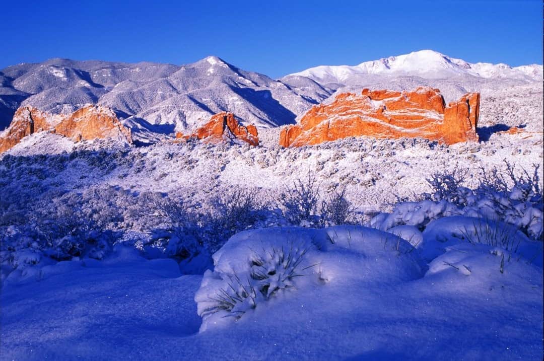 National Geographic Travelさんのインスタグラム写真 - (National Geographic TravelInstagram)「Photo by Keith Ladzinski @ladzinski / Fresh snow decorates the iconic Garden of the Gods and Pikes Peak region in Colorado Springs, Colorado. This area is one of the most visited attractions in the state for obvious reasons. The area was donated to the city by the family of Charles Elliott Perkins in 1909 with the stipulation that it be a public space enjoyed and appreciated by all. #GardenOfTheGods」12月13日 0時38分 - natgeotravel