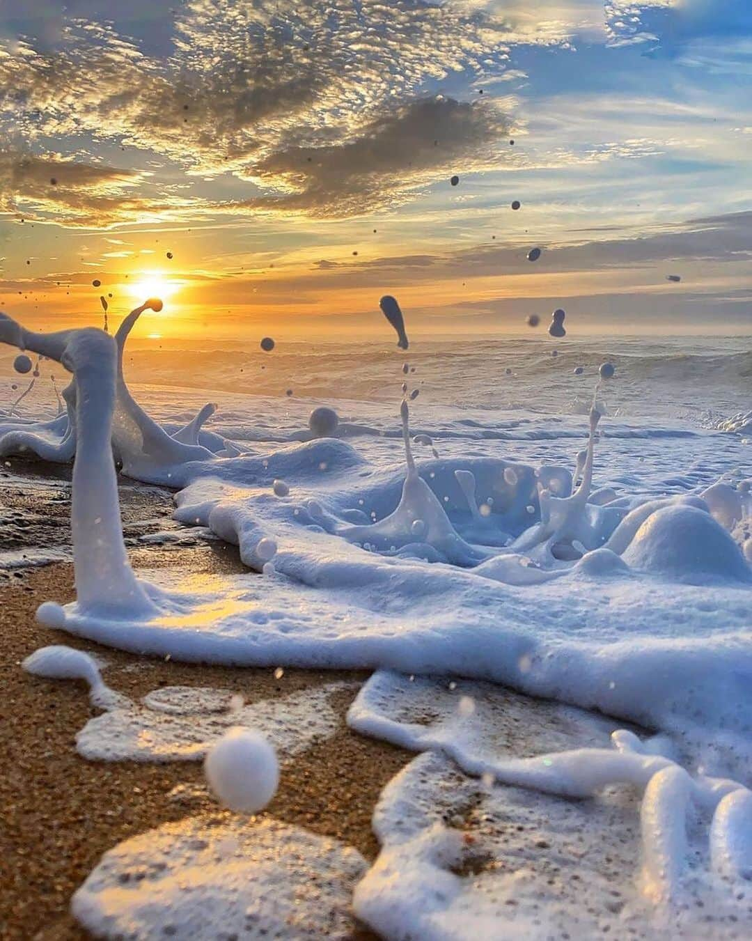 Canon Photographyさんのインスタグラム写真 - (Canon PhotographyInstagram)「A breaking wave in France 🌊 Photography // @mathis_delbono Curated by @steffeneisenacher  #leslandes #france #wave #beach #ocean」12月12日 19時10分 - cpcollectives