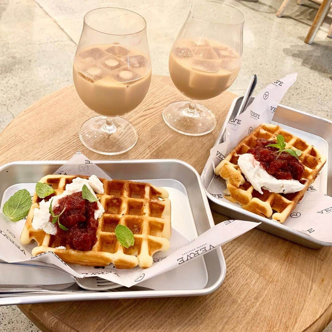 中桐菜々子のインスタグラム：「. 鎌倉のカフェ🍰 めっちゃ美味しかったんだよね〜  また食べに行きたいな🤍  #カフェ #鎌倉 #カフェオレ #ワッフル #リコッタベリー #ミスコン #カフェ巡り #グルメ #美味しい物」