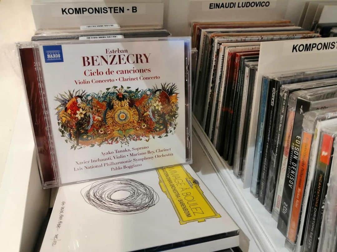 のインスタグラム：「. Our Album is also on sale in EMI at Vienna Kärntnerstrasse!! ウィーンのケルントナー通りのEMIでも絶賛発売中。 @pablo_boggiano @pablo_lembo @esteban_benzecry @marianoreyclarinete  @amokrytskyi」