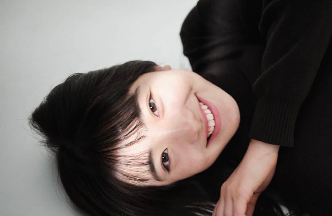 白井杏奈のインスタグラム：「・ ⚫︎▲◼︎ #作品撮り」