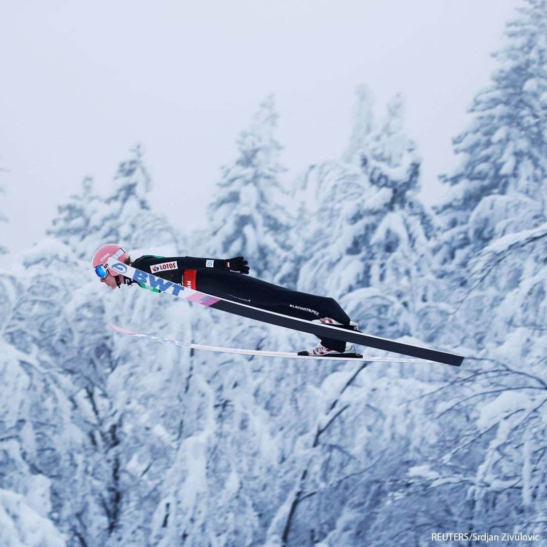 ABC Newsさんのインスタグラム写真 - (ABC NewsInstagram)「Poland's Dawid Kubacki takes to the air during the Ski Flying World Championships in Planica, Slovenia.」12月12日 19時30分 - abcnews