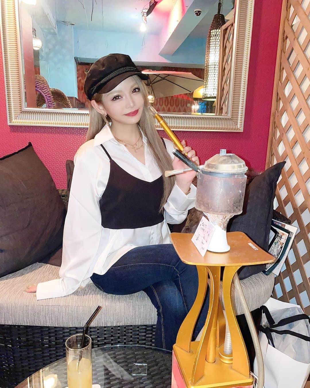 エリカのインスタグラム：「シーシャを吸いたい気持ちと、友達の数が比例しないから今度1人シーシャデビューしよ。﻿ #シーシャ #シーシャバー #バーレスク東京 #六本木 #渋谷 #新宿 #歌舞伎町 #ギャル #ベビギャル #キャバ嬢 #ダンサー #水着 #水着ギャル #ビキニ #burlesque #dancer ﻿」