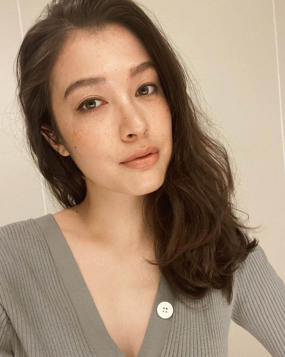 香華（KOuKA）のインスタグラム：「It’s #finalsweek!! 1 more week of semester 1 of my masters left!! Here’s a little selfie because I’ve been in my pajamas all day 🤗 最近アップしてなくって済みません！大学院の試験中で忙しい！後1週間！試験ある皆さん頑張ってください！#masters #finals #大学院」