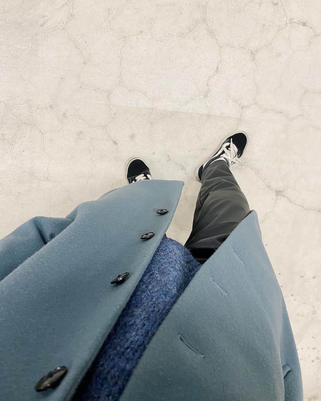Eri Koyamaのインスタグラム：「. ブルーにブルー重ねるの 人生ではじめましてだったかも . ついつい鏡見ちゃったりして💫 . . @ungrid_official @ungrid_staffsnap @eri_koyama_ #153cmコーデ」