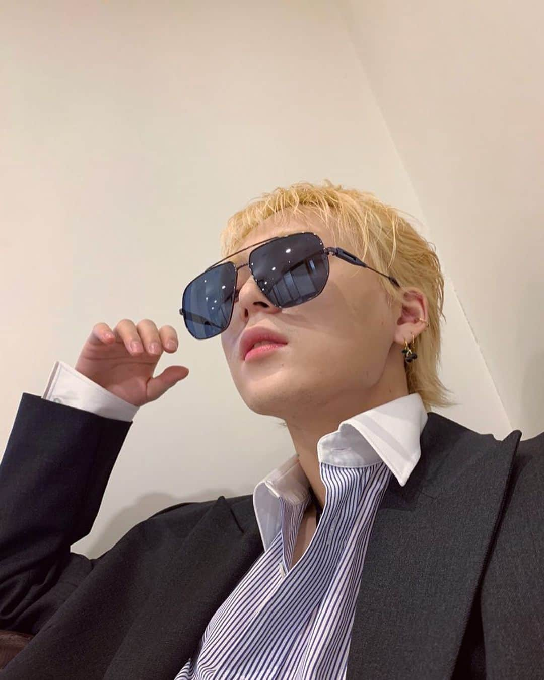 イドンさんのインスタグラム写真 - (イドンInstagram)「#ad#mycalvins #calvinkleineyewear」12月12日 19時40分 - hyojong_1994