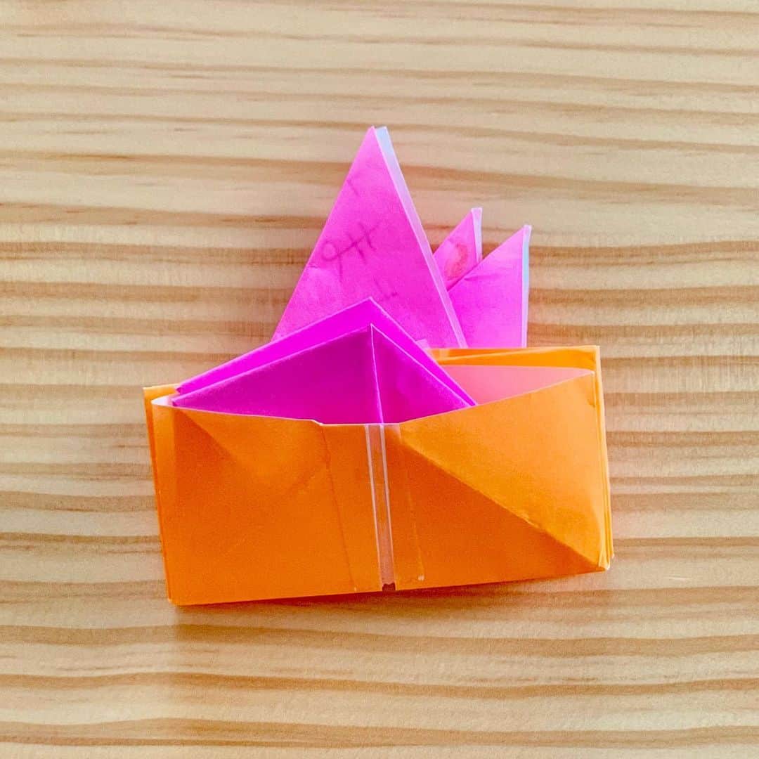 ochikeronさんのインスタグラム写真 - (ochikeronInstagram)「Origami birthday gift for mommy 🥰 Heart balloon is so cute 💖 It means a lot❣️Love you forever 💕」12月12日 19時41分 - ochikeron
