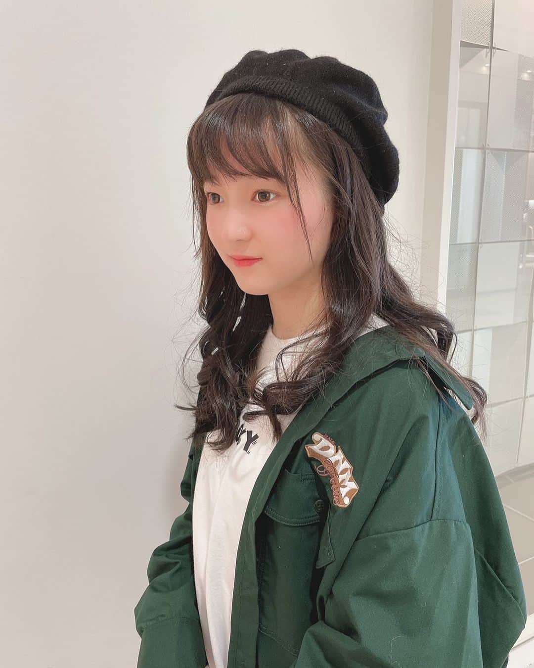のインスタグラム：「. 最近寒いですね、🍃 久しぶりに髪の毛巻いてみた~👸」