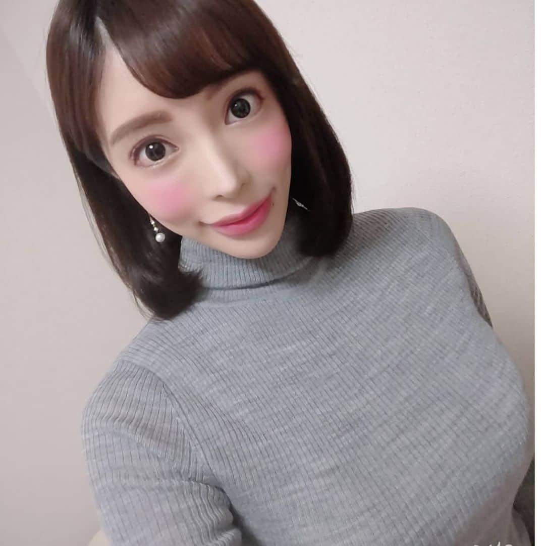 桜井彩のインスタグラム：「∗ ∗ タートルネックの時期ですね☃️ ∗ 来週に今年のゴルフ納めが出来そうなので、防寒グッズを集めなきゃ！！ #ごるふ女子  #タートルネック」