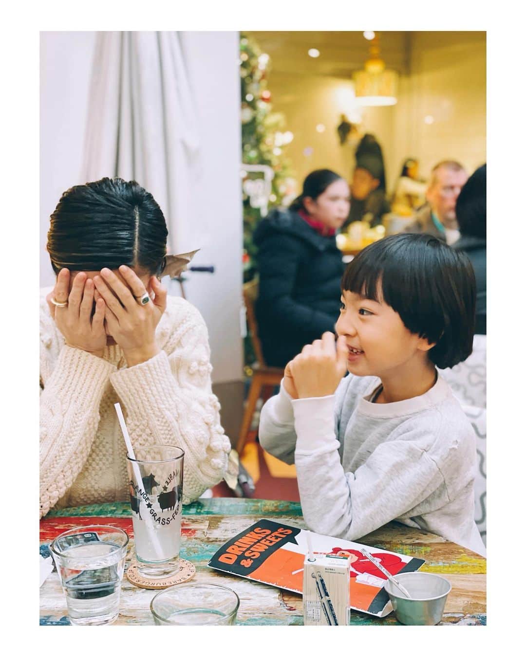 花楓さんのインスタグラム写真 - (花楓Instagram)「人から見た我々📸👵🏻👦🏻  @moriwakimoriwaki のpop up にも行けて、 @kohei_sugiyama さんにも 会えて、買い物もして、 プレゼントまで頂いて、 なんと詰まった1日だったんでしょう🥺🌼  ハッピーサタデー💛  さ、帰りましょ🚗💨  photo by @kohei_sugiyama」12月12日 19時47分 - _caede_