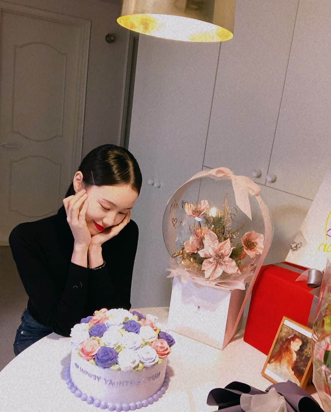 キム・イェウォンさんのインスタグラム写真 - (キム・イェウォンInstagram)「고마워요 🎂💐📷💓 #내사랑예브리원 💓 2020. 12. 11」12月12日 19時47分 - __kimyewon