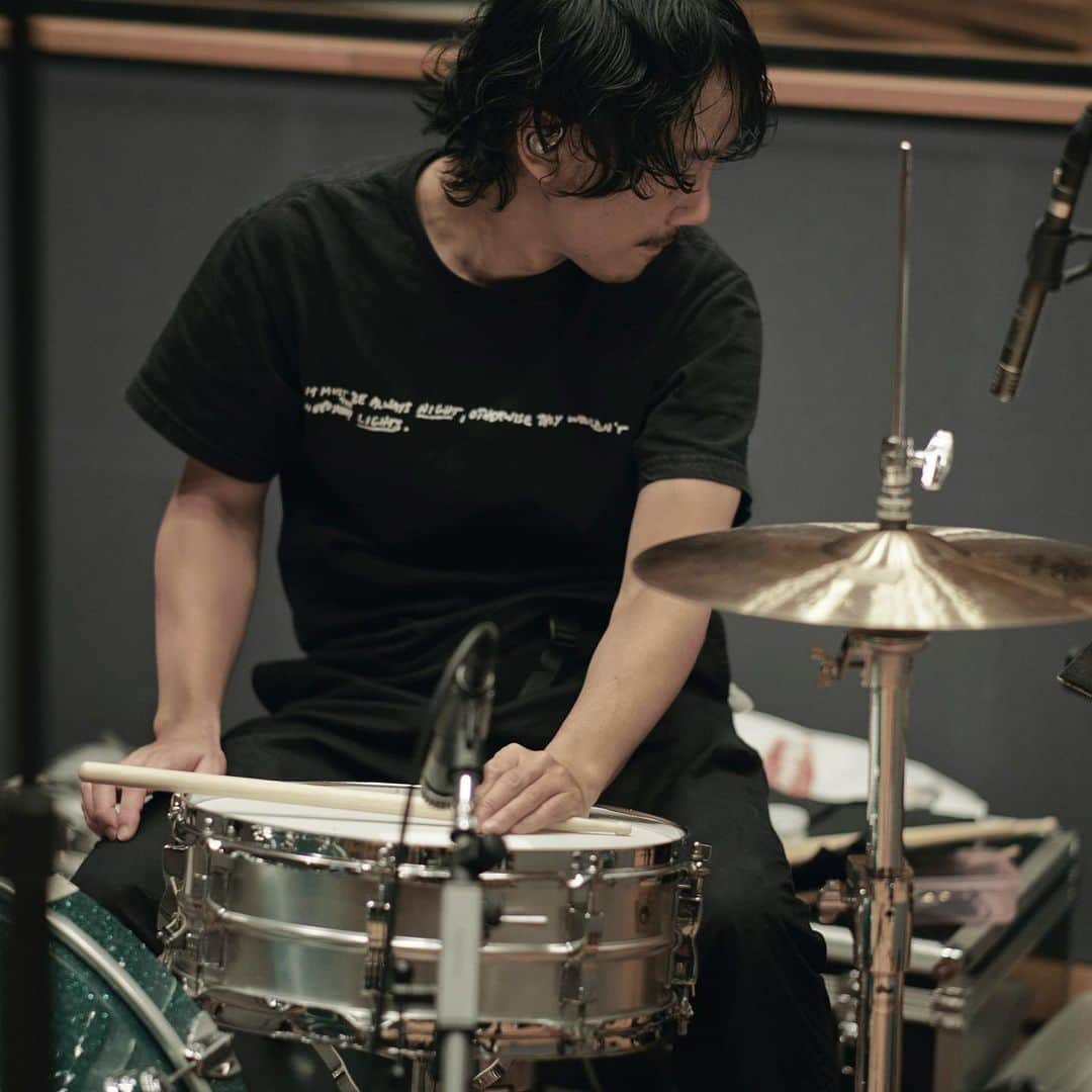 BUMP OF CHICKENのインスタグラム：「レコーディング中です。」