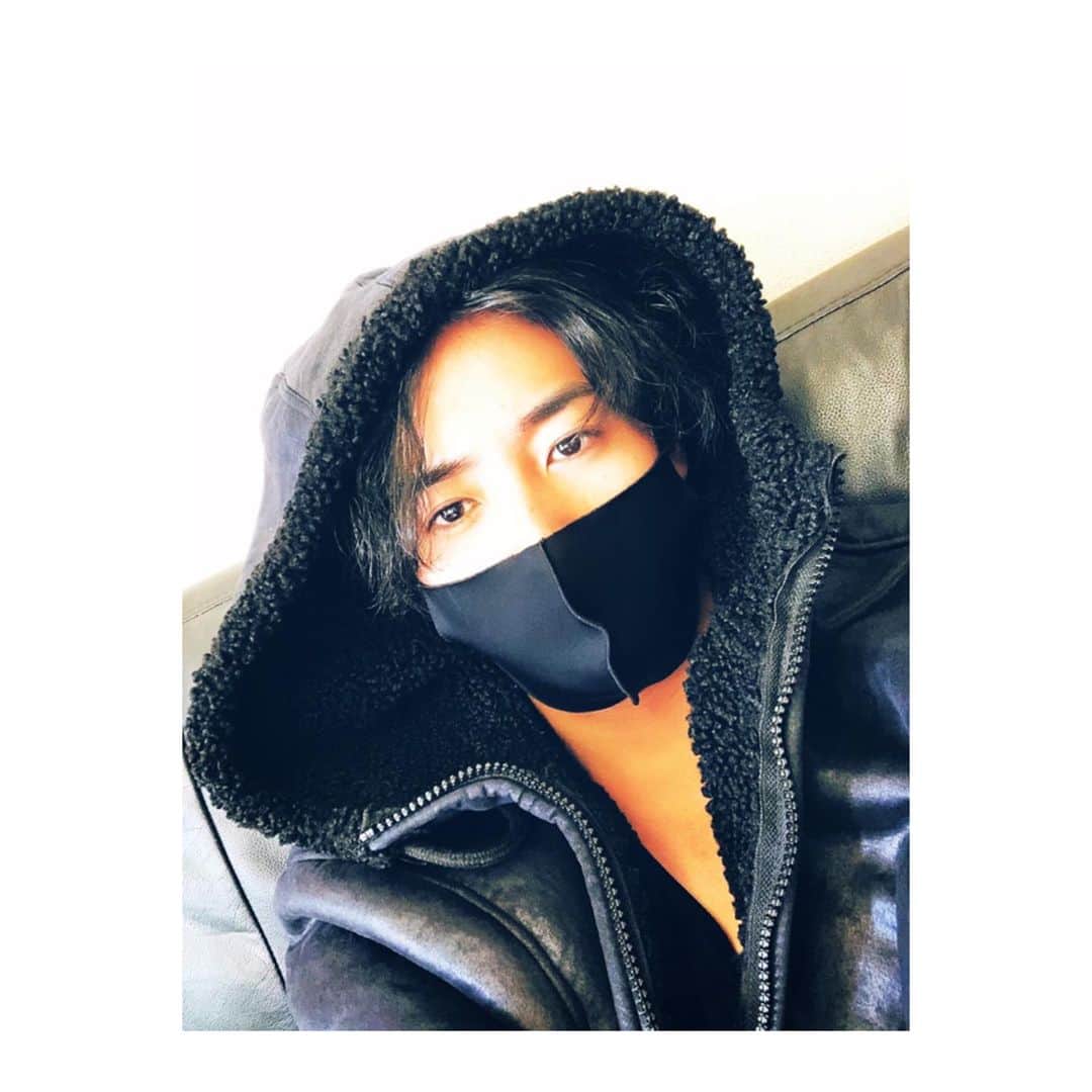 ロビンのインスタグラム：「明日、仮面ライダーセイバー 第14章「この思い、剣に宿して。」  早いもので放送から3ヶ月がたちそうです。 普通のドラマであればワンクールで終わりますが、まだまだ続きます。 これだけ長い間、役と向き合える時間をいただける事は幸せな事 それは深く深く知る事ができる事  仮面ライダーセイバーは始まったばかり 悪役として少しでも作品のスパイスになれれば幸いです。 ぜひよろしくお願い致します。  #仮面ライダーセイバー　 #仮面ライダー　#ストリウス」