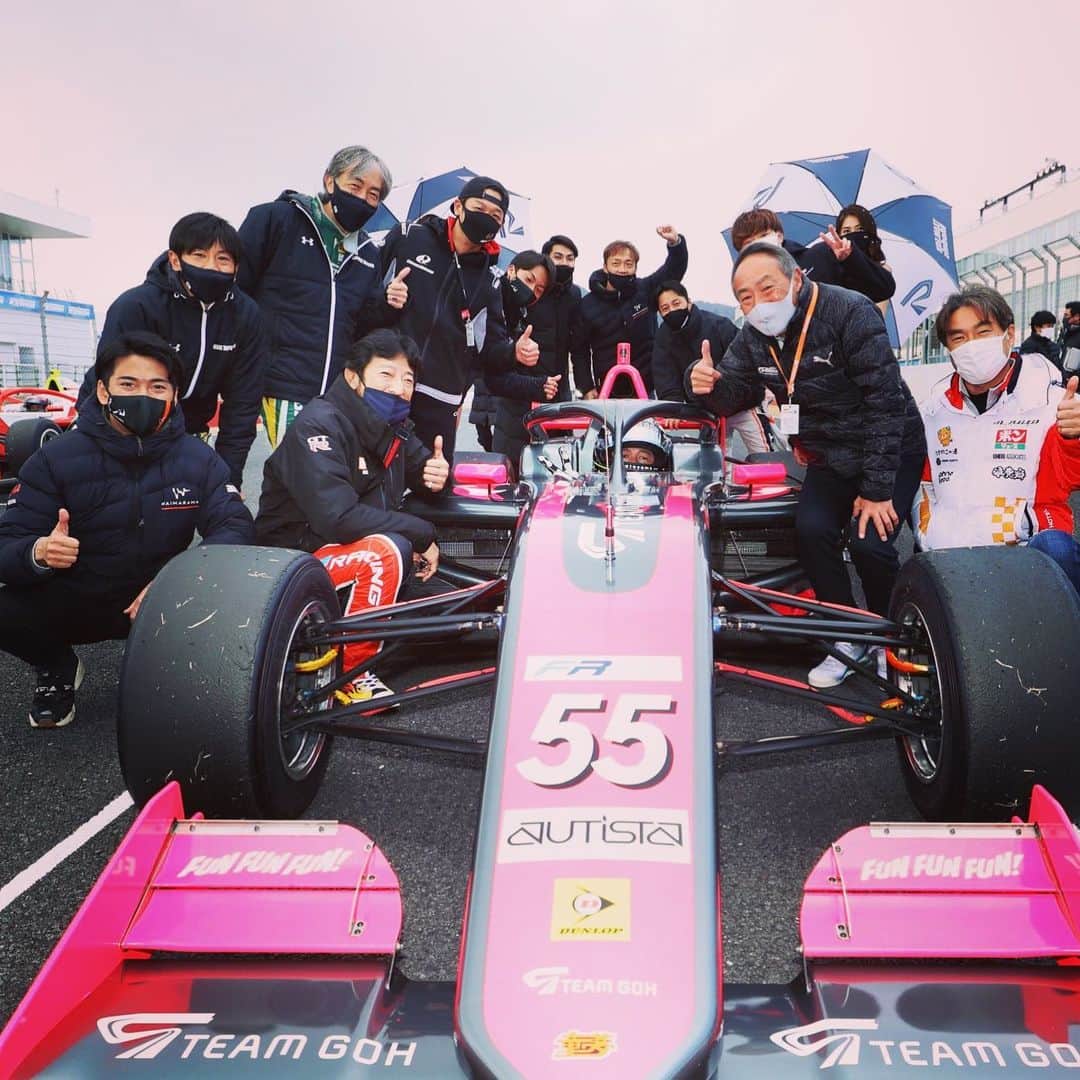 井出有治さんのインスタグラム写真 - (井出有治Instagram)「グリッドにはたくさんのドライバーやカメラマンさん、関係者で大騒ぎ！ しかもマシンの周りはほぼ“Team 5ZIGEN”のOB会w  #formula #autopolish #team5zigen」12月12日 19時57分 - yuji_ide_official