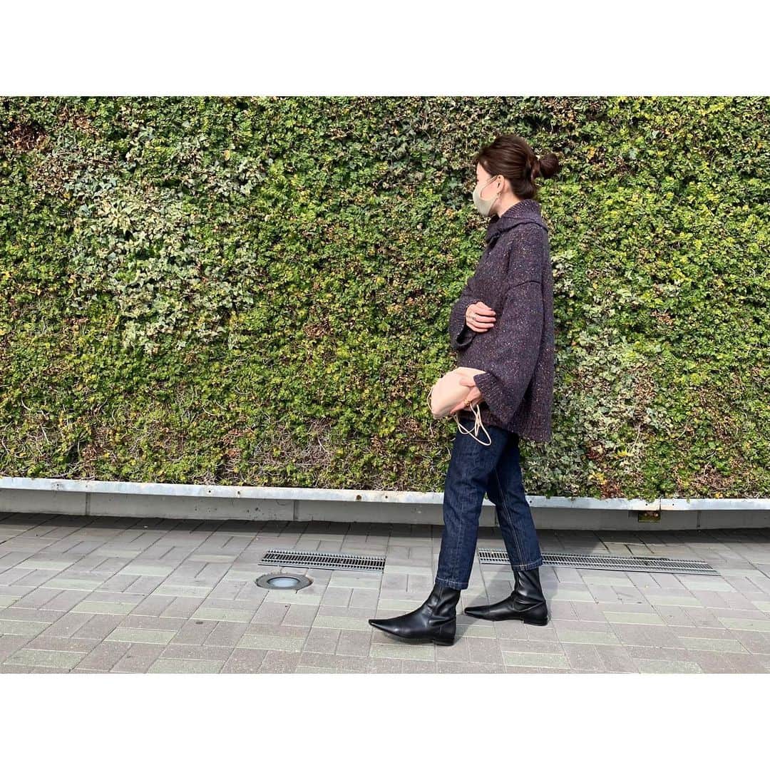 liiiiche23のインスタグラム：「・﻿ ・﻿ @machatt_  お気に入りニット🧶﻿ 暖かくて日中やったらコートなしでいける⛄️﻿ 短めパンツにブーツはちょっと韓国っぽくてやってみたかったやつ👖笑﻿ ・﻿ ・ #coordinate #code #fashion #instafashion #instagood #ootd #outfitoftheday #outfit #dailylook #dailylook_japan #dailylook_jp #machatt #マチャット #blackbymoussy #blkby #ブラックバイマウジー #denim #デニム #zara #ザラ #bottegaveneta #newbottega #newbottegaveneta #ボッテガ #ボッテガヴェネタ #bottegavenetabydaniellee」