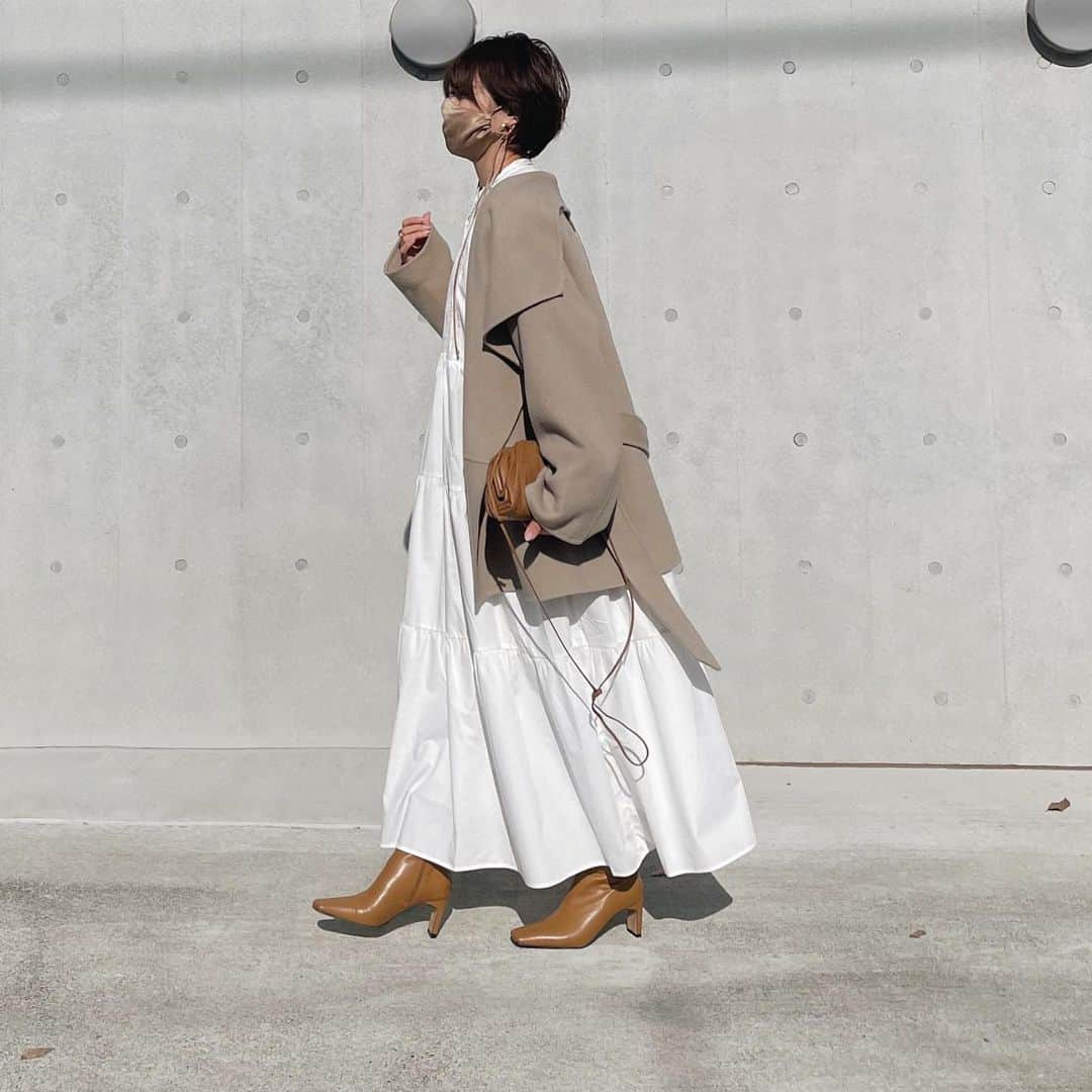 のインスタグラム：「・ いくつになってもふわふわワンピはテンションあがるっ♥︎ シャツワンピはノーカラーが好き◡̈ コートは合わせるアイテムを選ばない万能な丈なのです‼︎♥︎ ・ ・ coat: @na.e_official op: @andronlineshop bag: @newbottega shoes: #dholic ・ ・ #fashion#coordinate#ootd#outfitoftheday#outfit#locari#mineby3ootd#153cm#nae#nae_153cm#nae_shawlcollarshortcoat##dholic#大人カジュアル#おちびの輪#ワンピースコーデ#ワンピース#ママコーデ」