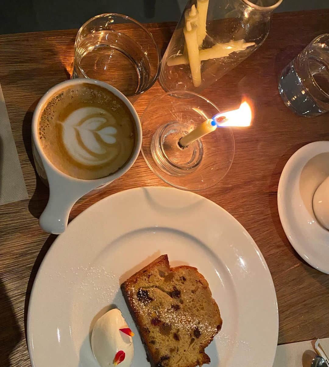 岩井ひかるのインスタグラム：「美味しいコーヒーとフルーツパウンドケーキ♡」