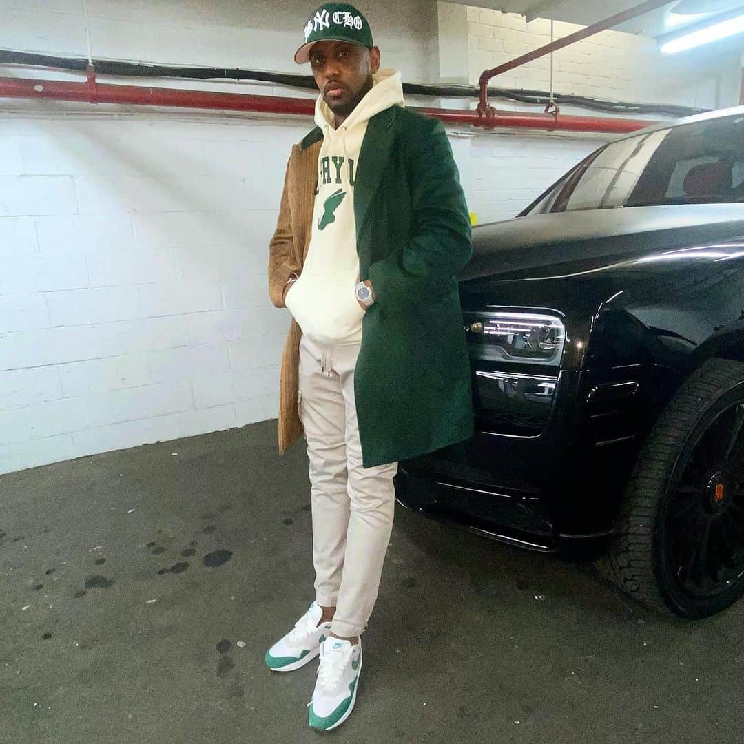 ファボラスのインスタグラム：「They told me they was chasing the green.. found out they was chasing me 🤑  #WhenYouKnowYoureTheBagYouSecureYourself」
