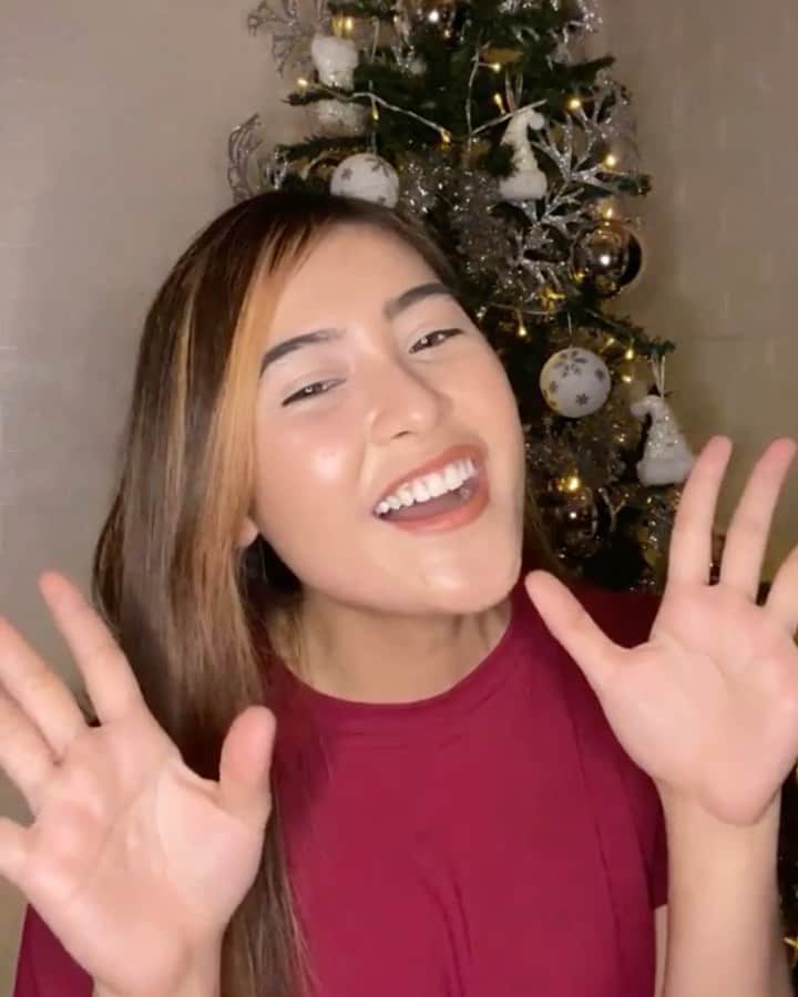 エアアジアのインスタグラム：「CHRISTMAS CHALLENGE! 🎄  As Christmas is FAST approaching, we are wondering how FAST you can sing the airasia Christmas jingle? We’ve got the tune, do you have the speed? Try to beat us!   Join our #12daysofairasiaxmas challenge posted on our TikTok account and show us if you can sing in one breathe.  You can also upload it on Facebook & Instagram. Don’t forget to tag us @airasia!」