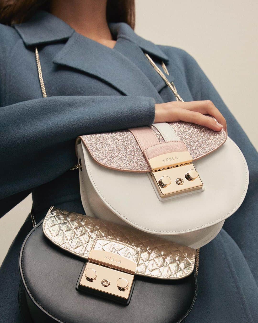フルラのインスタグラム：「A unique Furla Metropolis crossbody duo for this Holiday Season. Check the link in bio to take a closer look.  #thefurlasociety #furlafeeling #newcollection #furla #accessories #fashion #furlagift」