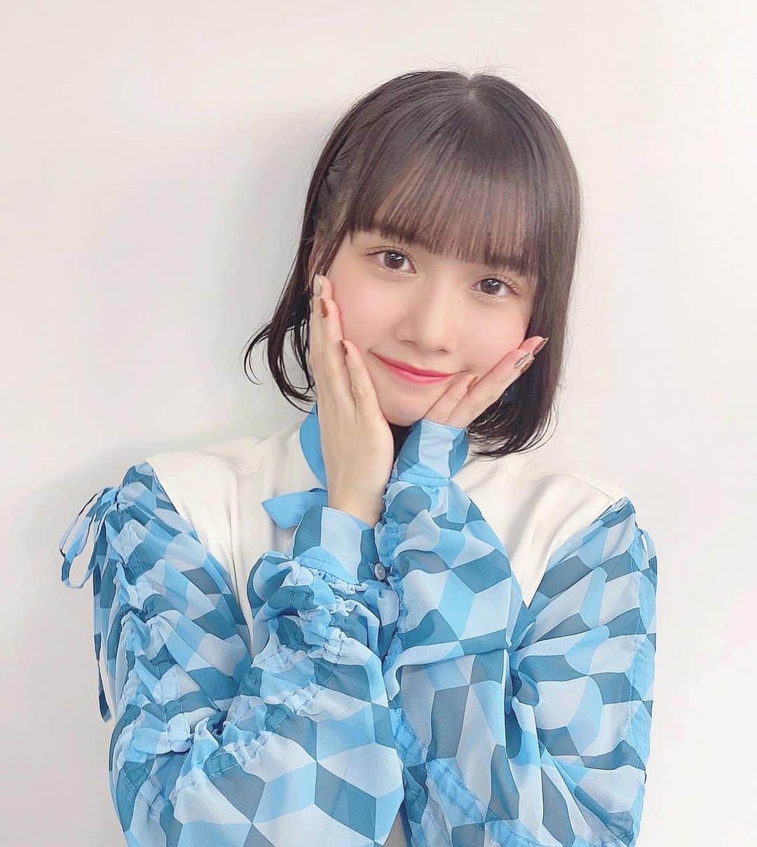 のインスタグラム：「・ ・ ⛄️❄️ ・ ・ #ayakarnival  ありがとうございました！ ・ ステージにいる時が1番楽しいし幸せです！ あーりんさん今年も呼んで頂きありがとうございました、、！ ・ ・ #アイドル #アイドル衣装 #ボブ #ショートボブ」