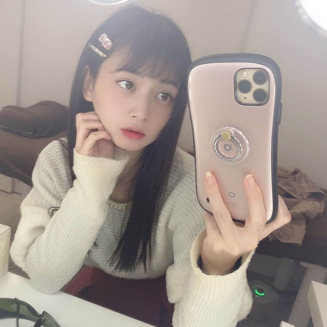 金久保マユ（ぼんぼん）さんのインスタグラム写真 - (金久保マユ（ぼんぼん）Instagram)「先日、はじめてセルフホワイトニングサロンに行ってきました👧🏻🤍 . 痛みが苦手なのでオフィスホワイトニングからホームホワイトニングに切り替えた私ですが、、 . セルフホワイトニングでは、全然痛くなかったのにしっかり明るくなってて感動しました😭 . セルフでやるのはじめてだからドキドキしちゃった。笑 . . . . . . .  #ホワイトニングlightbeauty #lightbeauty銀座 #lightbeauty #ホワイトニング #医療ホワイトニング #ホワイトニングサロン #白い歯　#綺麗な歯 #歯のホワイトニング #デンタル #デンタルエステ #セルフホワイトニング #美白 #美容デー #銀座ホワイトニング #銀座サロン #ホワイトニング銀座 #ホワイトニング東京 #銀座 #Whitening #dental #dentalwhitening #selfwhitening」12月12日 20時30分 - kanakubo_mei