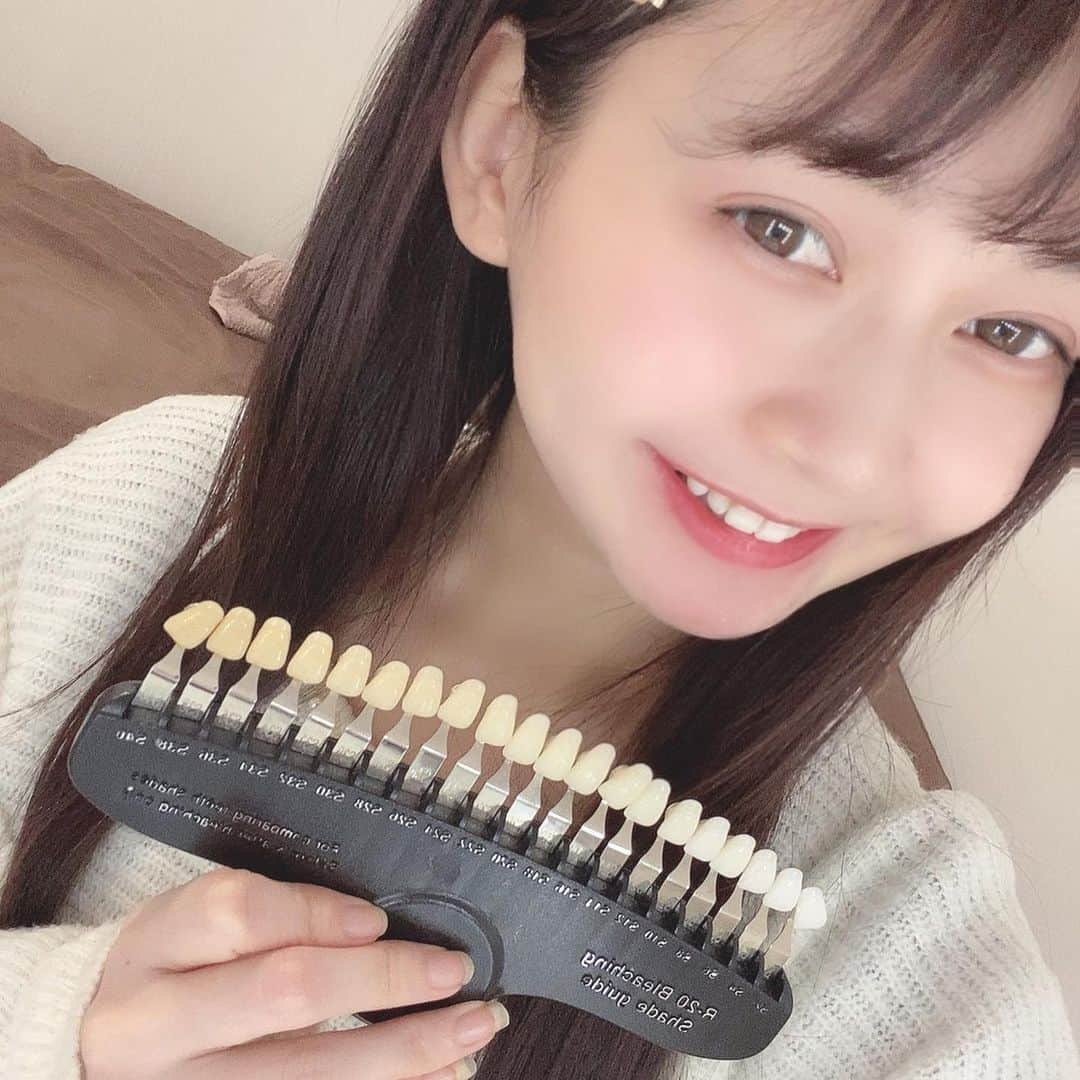 金久保マユ（ぼんぼん）さんのインスタグラム写真 - (金久保マユ（ぼんぼん）Instagram)「先日、はじめてセルフホワイトニングサロンに行ってきました👧🏻🤍 . 痛みが苦手なのでオフィスホワイトニングからホームホワイトニングに切り替えた私ですが、、 . セルフホワイトニングでは、全然痛くなかったのにしっかり明るくなってて感動しました😭 . セルフでやるのはじめてだからドキドキしちゃった。笑 . . . . . . .  #ホワイトニングlightbeauty #lightbeauty銀座 #lightbeauty #ホワイトニング #医療ホワイトニング #ホワイトニングサロン #白い歯　#綺麗な歯 #歯のホワイトニング #デンタル #デンタルエステ #セルフホワイトニング #美白 #美容デー #銀座ホワイトニング #銀座サロン #ホワイトニング銀座 #ホワイトニング東京 #銀座 #Whitening #dental #dentalwhitening #selfwhitening」12月12日 20時30分 - kanakubo_mei