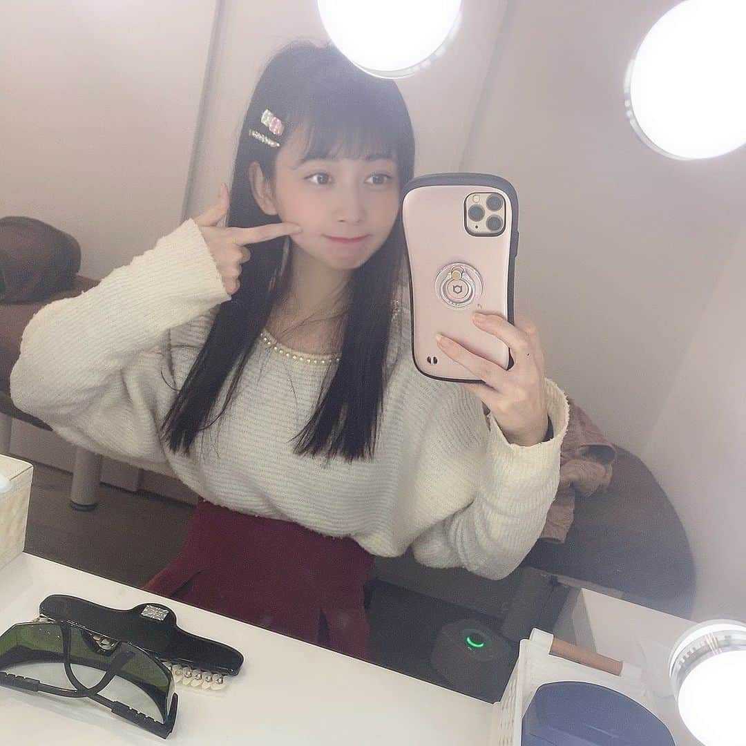 金久保マユ（ぼんぼん）さんのインスタグラム写真 - (金久保マユ（ぼんぼん）Instagram)「先日、はじめてセルフホワイトニングサロンに行ってきました👧🏻🤍 . 痛みが苦手なのでオフィスホワイトニングからホームホワイトニングに切り替えた私ですが、、 . セルフホワイトニングでは、全然痛くなかったのにしっかり明るくなってて感動しました😭 . セルフでやるのはじめてだからドキドキしちゃった。笑 . . . . . . .  #ホワイトニングlightbeauty #lightbeauty銀座 #lightbeauty #ホワイトニング #医療ホワイトニング #ホワイトニングサロン #白い歯　#綺麗な歯 #歯のホワイトニング #デンタル #デンタルエステ #セルフホワイトニング #美白 #美容デー #銀座ホワイトニング #銀座サロン #ホワイトニング銀座 #ホワイトニング東京 #銀座 #Whitening #dental #dentalwhitening #selfwhitening」12月12日 20時30分 - kanakubo_mei