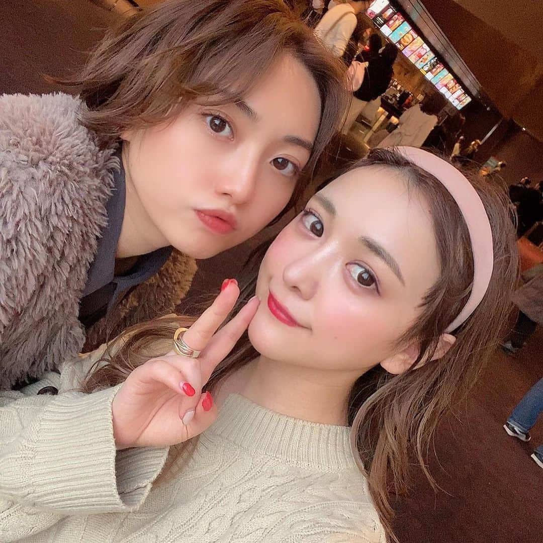 平松可奈子さんのインスタグラム写真 - (平松可奈子Instagram)「ゆりとFENDIカフェへ♡ 11時開店で10時半について 2時間も並びました🥲🤍 でもゆりとだから あっという間でした🎄 店内もケーキもカフェラテも ぜ〜んぶ美味しくて 並んでよかったです♡ 投稿続くので是非🐻 . #ゆりかな　#fendi #フェンディカフェ  #クリスマスツリー  #表参道カフェ」12月12日 20時39分 - 11kanaco14