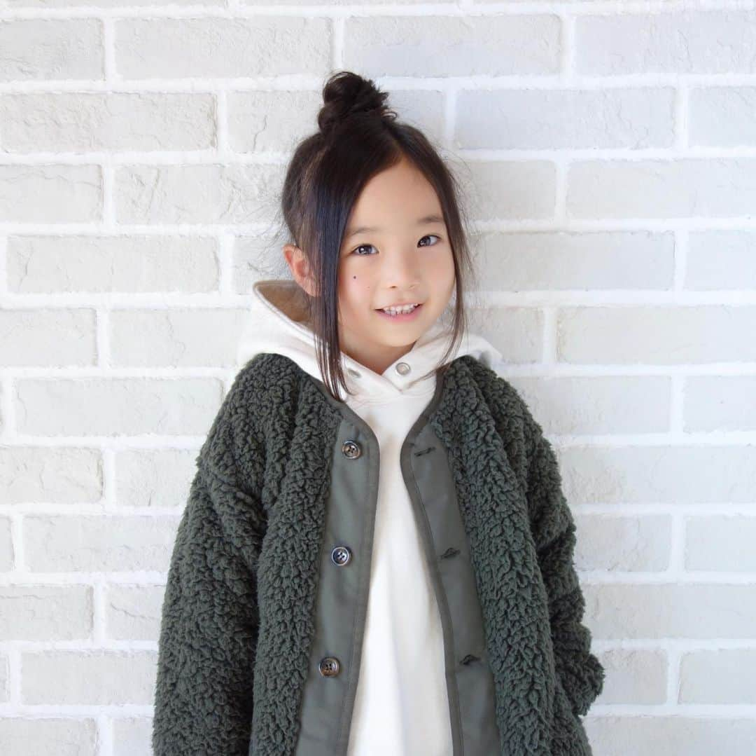 Saraさんのインスタグラム写真 - (SaraInstagram)「. coordinate♡ . カーキのボアブルゾンで カジュアルコーデ🐢💚 . 3枚目と5枚目の顔すき。 . outer ▶︎ #branshes  hoodie ▶︎ #jeanasis pants ▶︎ #urbancherry  shoes ▶︎ #converse  bag ▶︎ #lowrysfarm  . #ootd #kids #kids_japan #kids_japan_ootd #kjp_ootd #kidsfahion #kidscode #kidsootd #kidswear #キッズコーデ #キッズファッション #インスタキッズ #ボアブルゾン #フーディー #コンバース #ライブドアインスタブロガー」12月12日 20時41分 - sarasara718