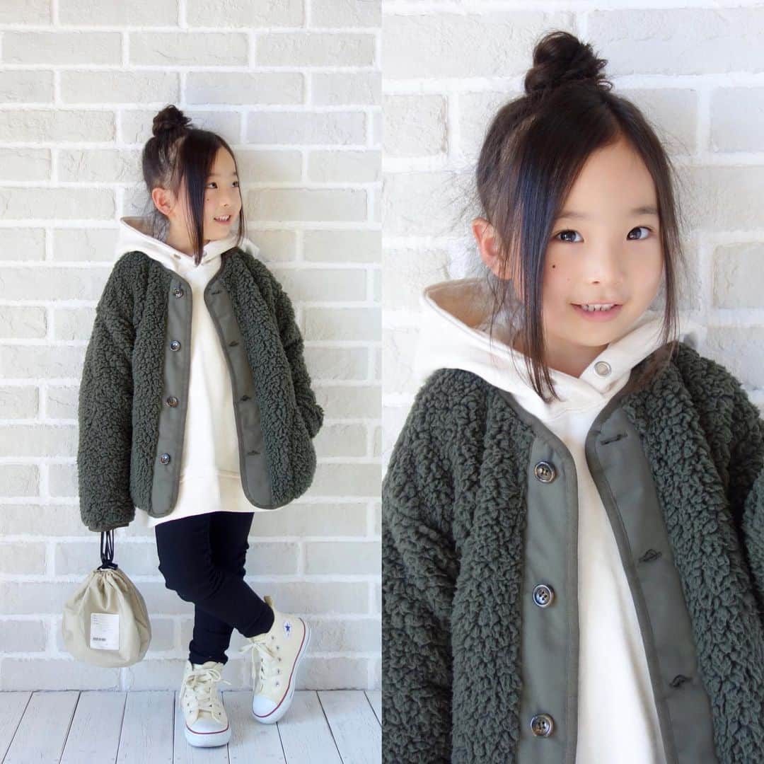 Saraのインスタグラム：「. coordinate♡ . カーキのボアブルゾンで カジュアルコーデ🐢💚 . 3枚目と5枚目の顔すき。 . outer ▶︎ #branshes  hoodie ▶︎ #jeanasis pants ▶︎ #urbancherry  shoes ▶︎ #converse  bag ▶︎ #lowrysfarm  . #ootd #kids #kids_japan #kids_japan_ootd #kjp_ootd #kidsfahion #kidscode #kidsootd #kidswear #キッズコーデ #キッズファッション #インスタキッズ #ボアブルゾン #フーディー #コンバース #ライブドアインスタブロガー」