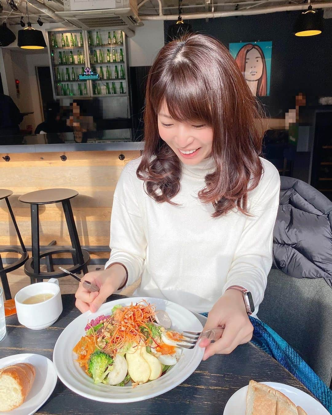 熱田久美さんのインスタグラム写真 - (熱田久美Instagram)「ダイエット順調です😌🔥 サラダ食べつつ、水炊き鍋とか食べて 炭水化物は少しだけで済んでる🕊 脳がダイエットモードになってるから、 気持ちも高くコントロールもできる！ (誘惑に負けない精神です) もうフィーバータイム！← 絶対年末年始は暴食しちゃうから 今からできることをね☺️ @kuumidiet も記録で載せてます📍 ・ #サラダ #サラダ生活 #ダイエット #ダイエット記録  #リングフィットアドベンチャー #はじめました  #ダイエット部 #ダイエット生活 #ダイエット中 #ダイエッターさんと繋がりたい」12月12日 20時46分 - kuumi1125