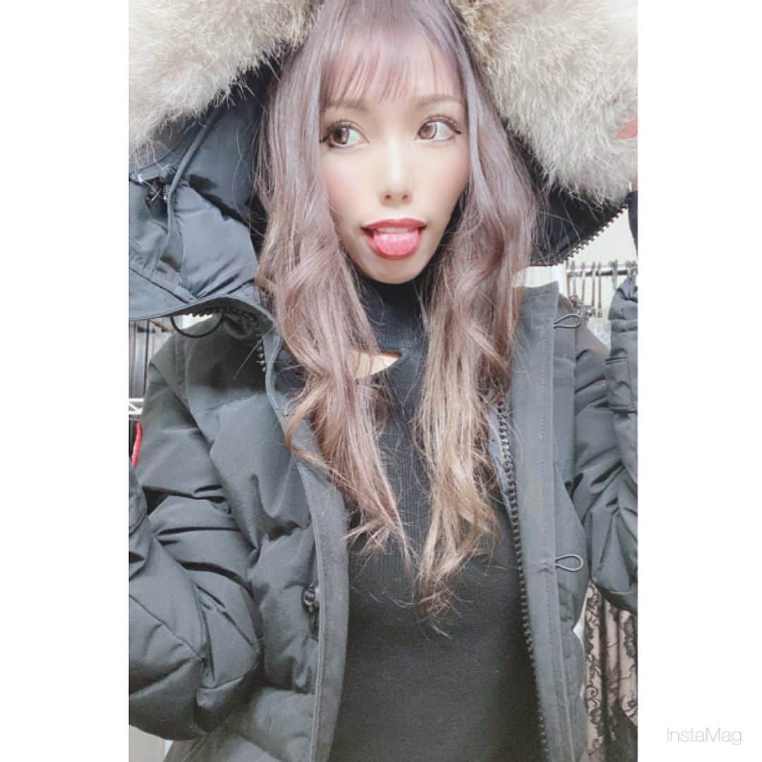 あゆかのインスタグラム：「寝不足、、、😭 ヘアメなにやろー！！  .  #千葉キャバクラ#千葉富士見キャバ嬢#千葉富士見町キャバ嬢#千葉富士見キャバクラ#arドレス#ジュエルズドレス#オンラインキャバクラ#ファッション好きな人と繋がりたい#ヘアメイク#お家スタイル#息してる？#followｍe4 #follow4like#followtrain」