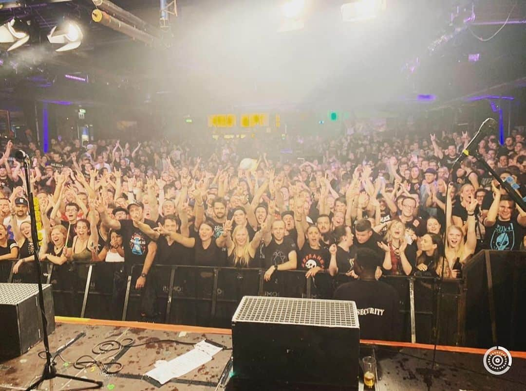 Zebraheadさんのインスタグラム写真 - (ZebraheadInstagram)「We miss you guys so much!! Can we do this again really, really soon?? Munich @backstagemunich with a shitload of our closest German friends!! #party #weeeeeeeee #bier #beer #zebrahead #braininvaders」12月12日 20時55分 - zebraheadofficial