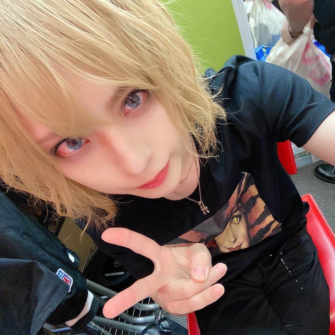 DIV / ACME CHISAさん チェキ17枚 DIV ACME アクメ CHISA チェキ 2枚セット - メルカリ