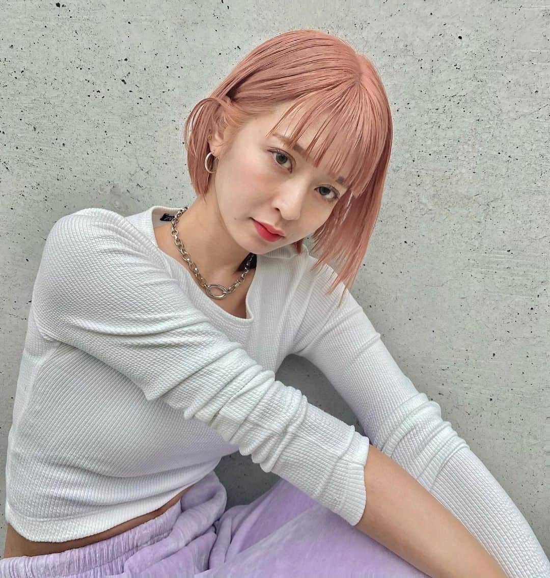 梅村実帆のインスタグラム：「JINSの new カラコン 🤍 まつエク卒業したけど、カラコンやめられない🥺 写真のカラーは sky gray ☁️  #jins1daycolor #jins #カラコン #gift」